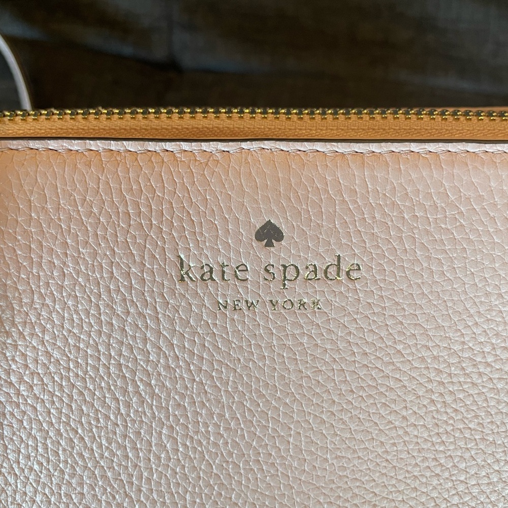 New with tags Kate Spade Purse! - Picture 2 of 8